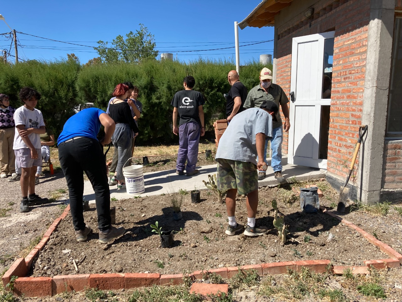 TALLER PARA ADOLESCENTES SOBRE REHABILITACIÓN DE VEGETACIÓN CON ESPECIES NATIVAS
