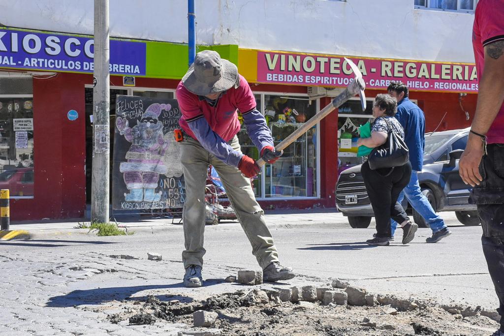 INICIÓ LA OBRA DE REPARACIÓN DE PAVIMENTO EN AV. GALES Y ROSALES Y AV. GALES Y VILLEGAS