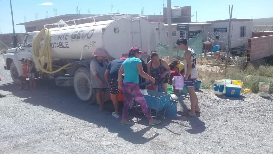 VECINOS DEL BARRIO MALVINAS RECLAMARON AGUA POTABLE PARA SUS HOGARES