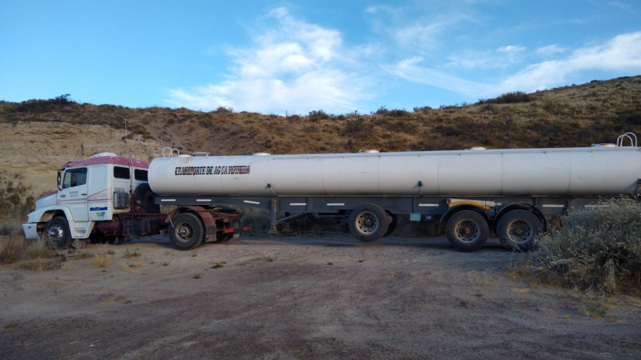 EL GOBIERNO PROVINCIAL ENVÍA CAMIONES CISTERNAS PARA ASEGURAR LA PROVISIÓN DE AGUA EN PUERTO PIRÁMIDES
