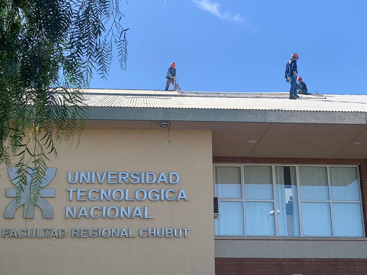 COMENZÓ LA OBRA DE RESTAURACIÓN DEL TECHO DE UTN CHUBUT