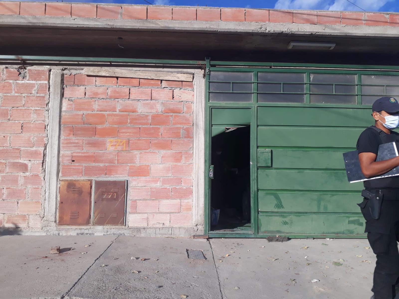 TRES MUJERES DETENIDAS POR INTENTO DE HOMICIDIO CON ARMAS BLANCAS A UN HOMBRE DE 67 AÑOS
