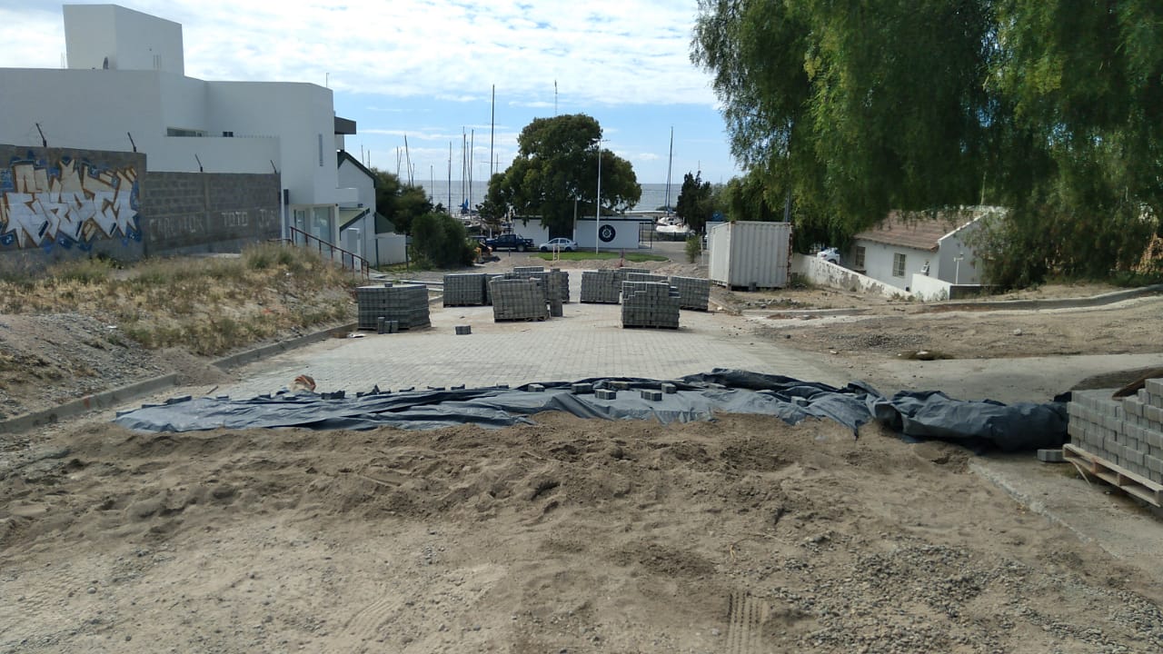 COMENZARON LAS TAREAS PARA LA PAVIMENTACIÓN DE LA CALLE ROSALES