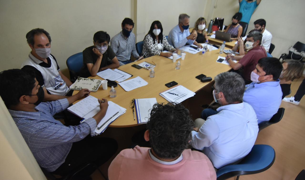 EL GOBIERNO SE REUNIÓ CON GREMIOS DOCENTES