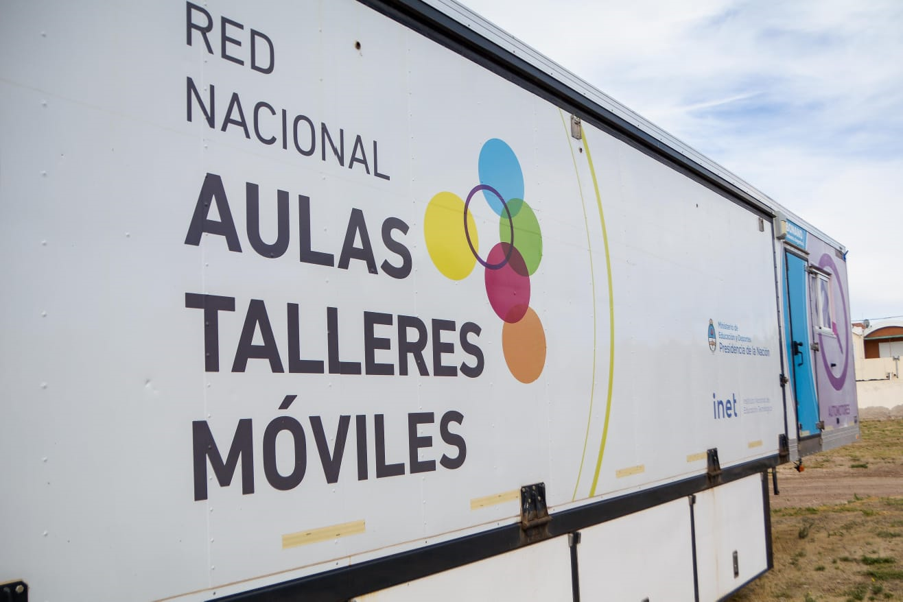 SASTRE FIRMÓ UN ACUERDO CON PERATA PARA EL FUNCIONAMIENTO DE UN AULA TALLER MÓVIL QUE BRINDARÁ CAPACITACIONES DE FORMACIÓN PROFESIONAL