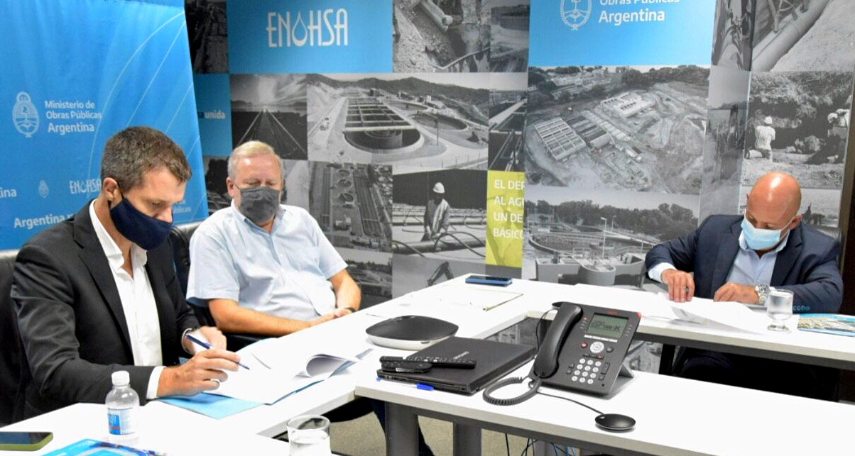 SASTRE FIRMÓ EL CONVENIO ESPECÍFICO PARA LA EJECUCIÓN DEL COLECTOR CLOACAL OESTE