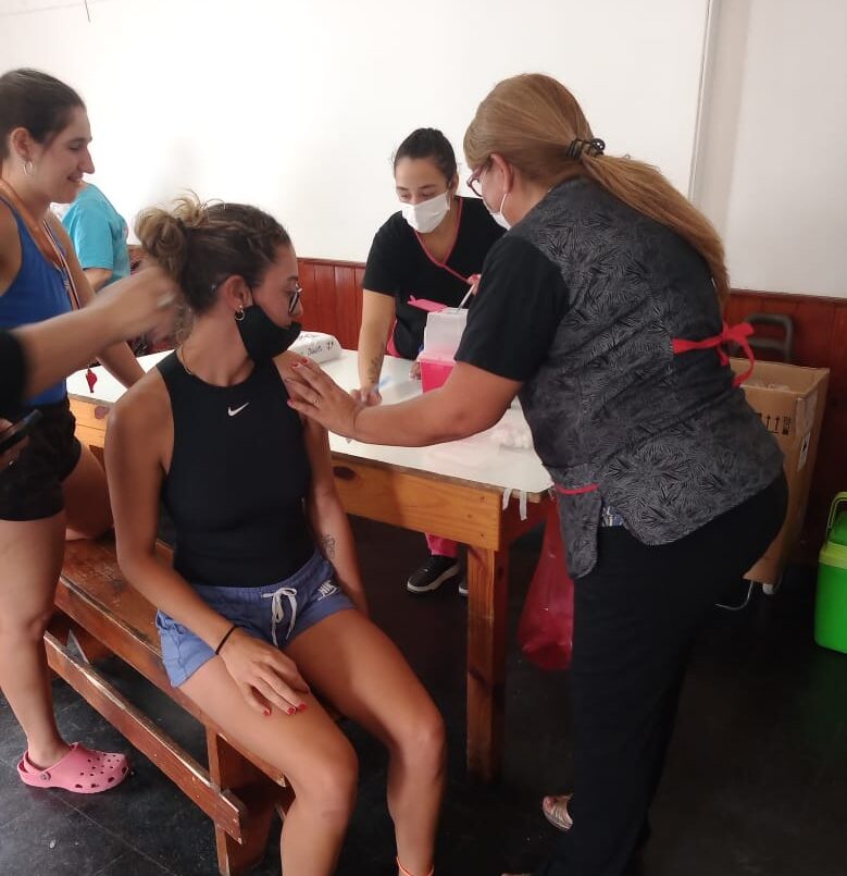 LA COLONIA DEL SEMM RECIBIÓ EL VACUNATORIO MÓVIL