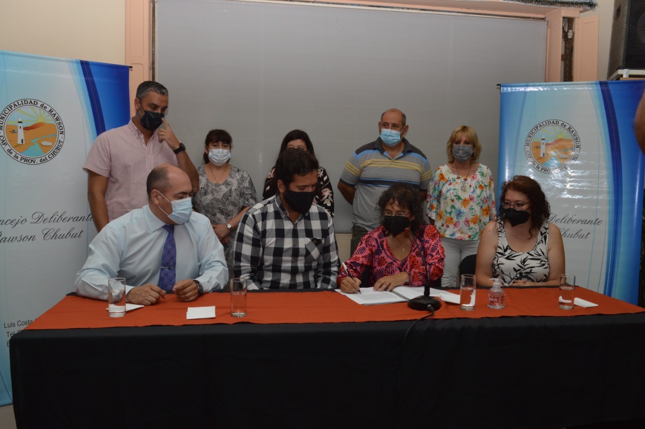 LA UTN CHUBUT FIRMÓ CONVENIO CON EL CONCEJO DELIBERANTE DE RAWSON POR VEINTE NUEVAS BECAS PARA ESTUDIANTES DE LA CARRERA DE ADMINISTRACIÓN PORTUARIA