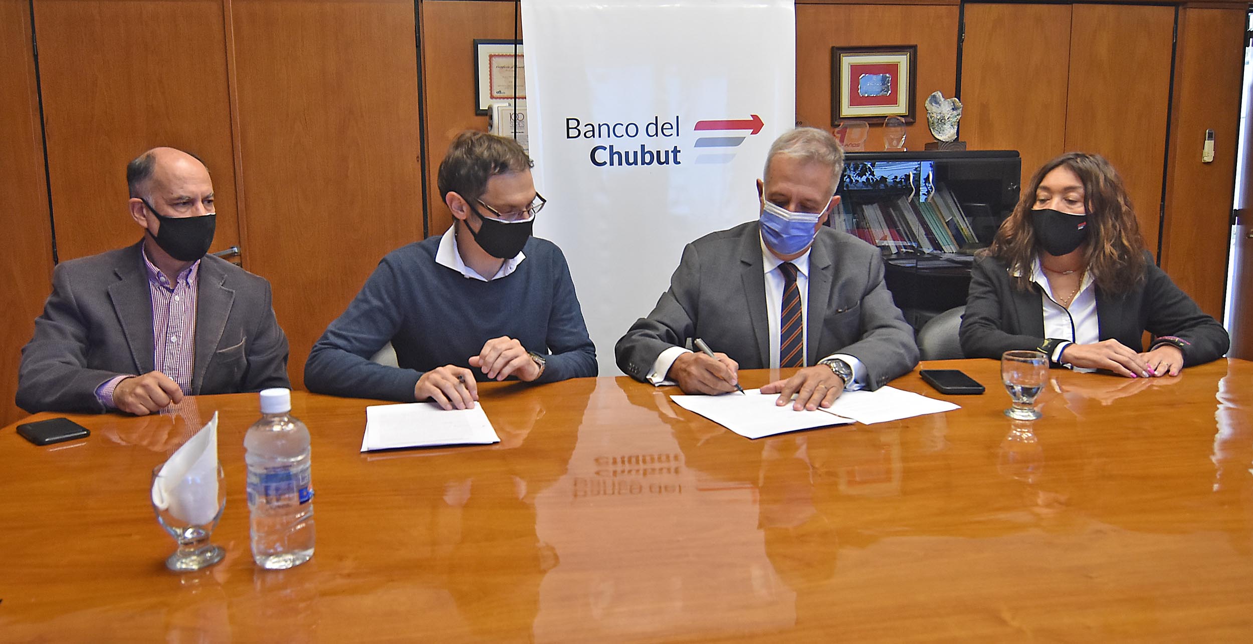 PROVINCIA SUBSIDIARÁ DOS LÍNEAS DE CRÉDITO A TRAVÉS DEL BANCO DEL CHUBUT