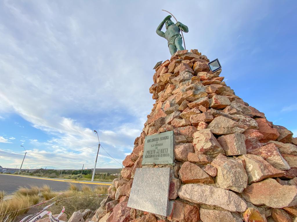 RESTAURARÁN EL MONUMENTO A “EL INDIO TEHUELCHE”