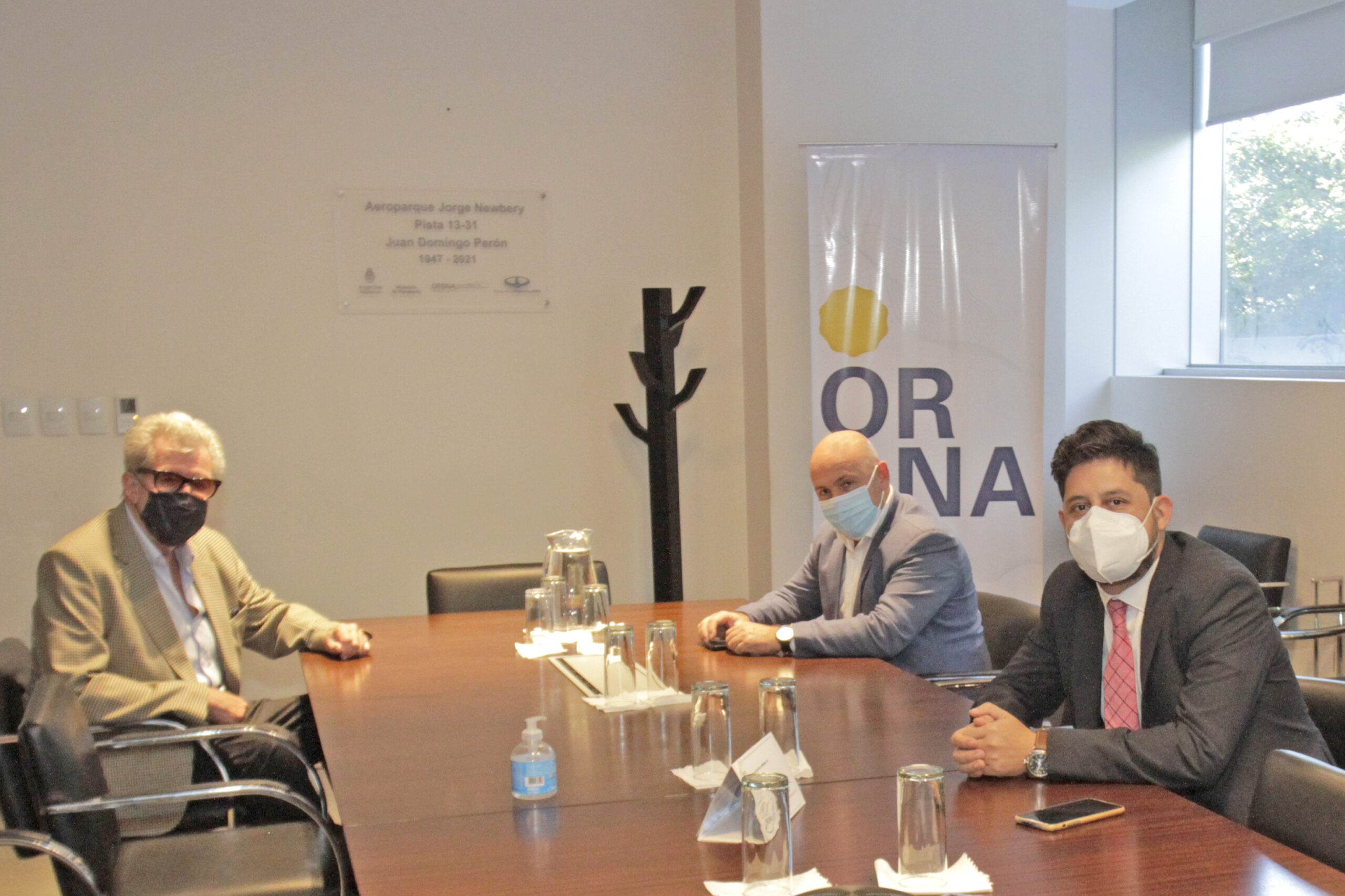 EL INTENDENTE SE REUNIÓ CON AUTORIDADES DEL ORSNA PARA AVANZAR EN LA REMODELACIÓN DEL AEROPUERTO “EL TEHUELCHE”