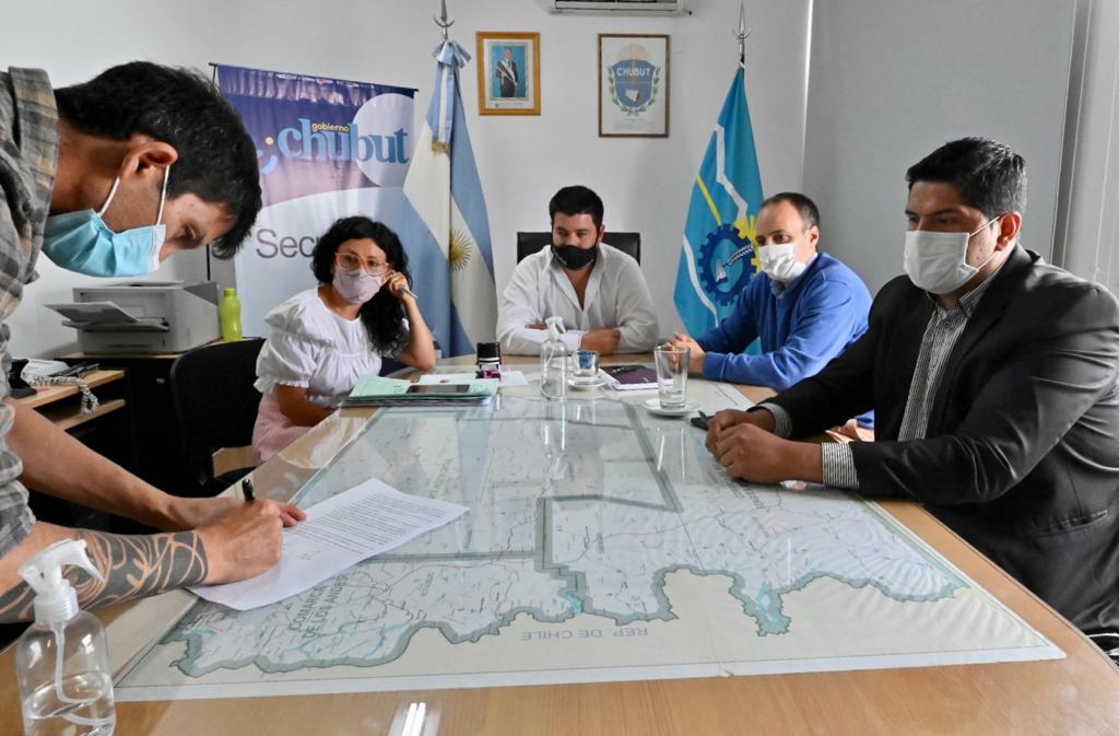 EL GOBIERNO DEL CHUBUT FIRMÓ ACUERDO SALARIAL CON BRIGADISTAS