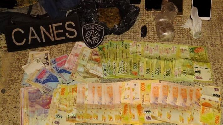 DETUVIERON A 3 PERSONAS CON MEDIO KILO DE MARIHUANA Y MILES DE PESOS