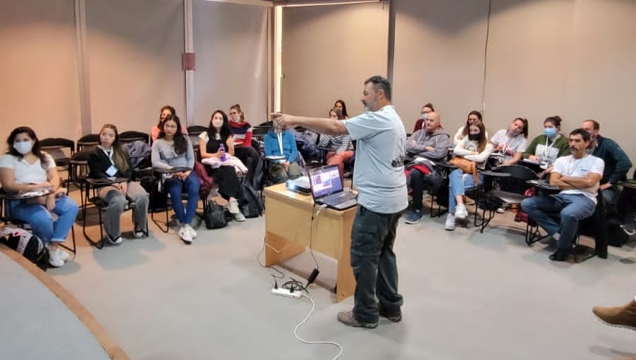 BUZO DEL CENPAT DICTÓ TALLER SOBRE RECOLECCIÓN DE MUESTRAS CON BUCEO