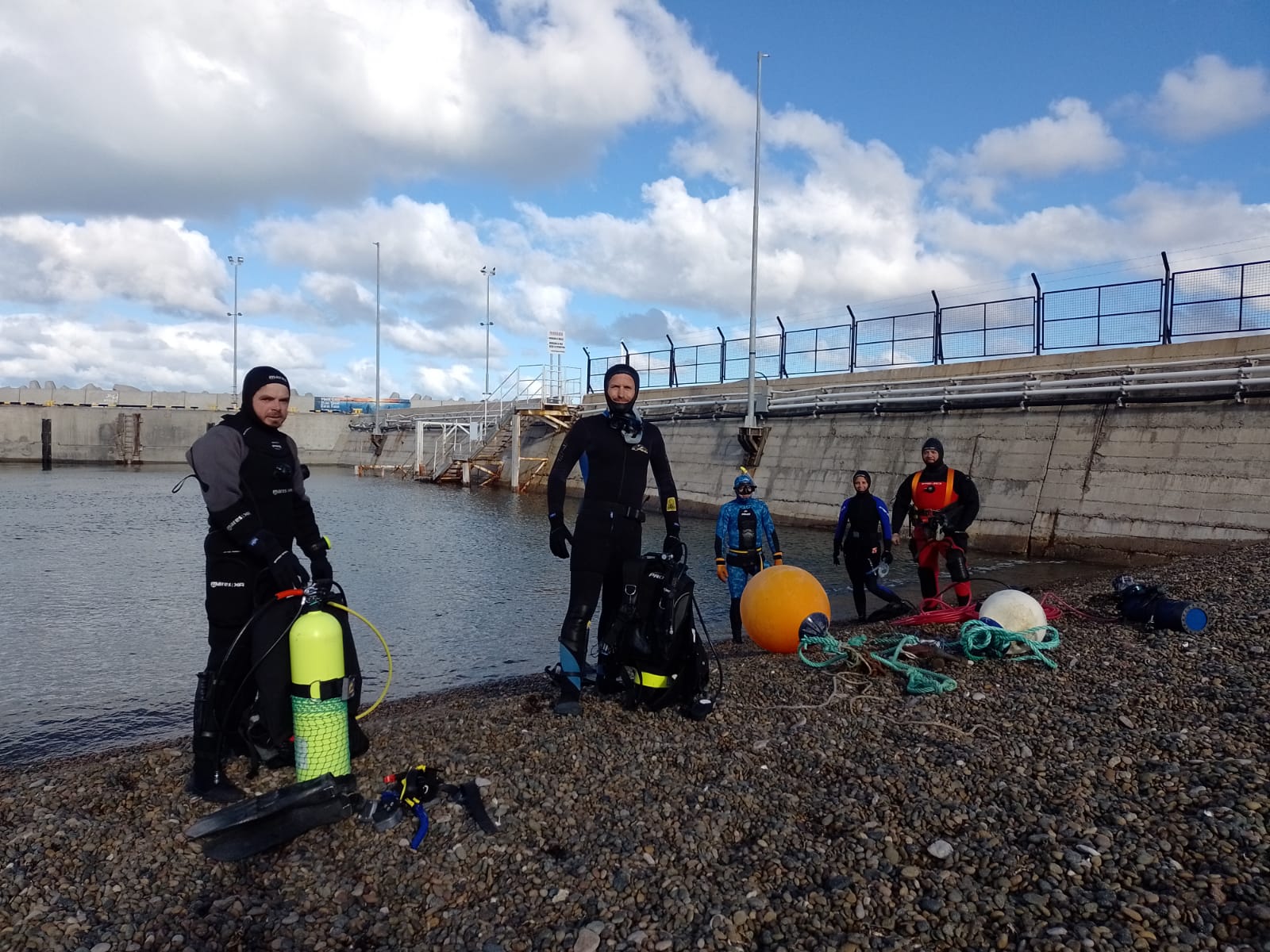 GUARDAPARQUES SE CAPACITARON EN BUCEO CIENTÍFICO CON PERSONAL DEL CENPAT