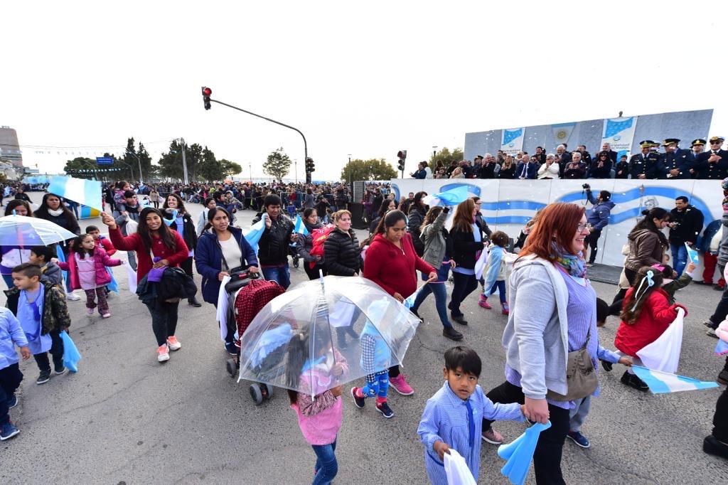 CONTINÚAN ABIERTAS LAS INSCRIPCIONES PARA EL DESFILE DEL 25 DE MAYO