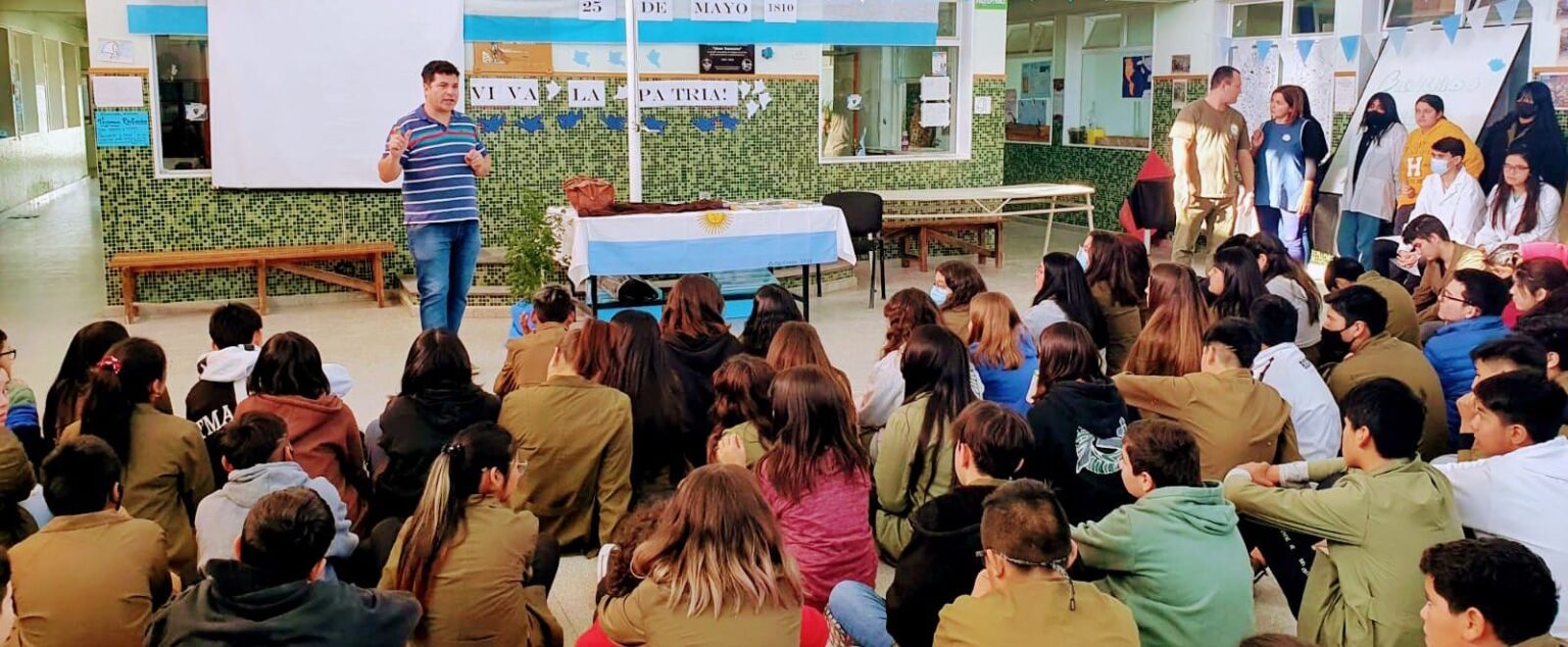 PASCUARIELLO BRINDÓ CHARLA SOBRE “ACTORES POLÍTICOS DE LA REVOLUCIÓN” EN LA ESCUELA MUNICIPAL DE PESCA