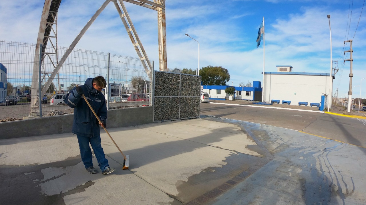 SE REALIZAN OBRAS DE EMBELLECIMIENTO EN EL MUELLE ALMIRANTE  STORNI  DE PUERTO MADRYN