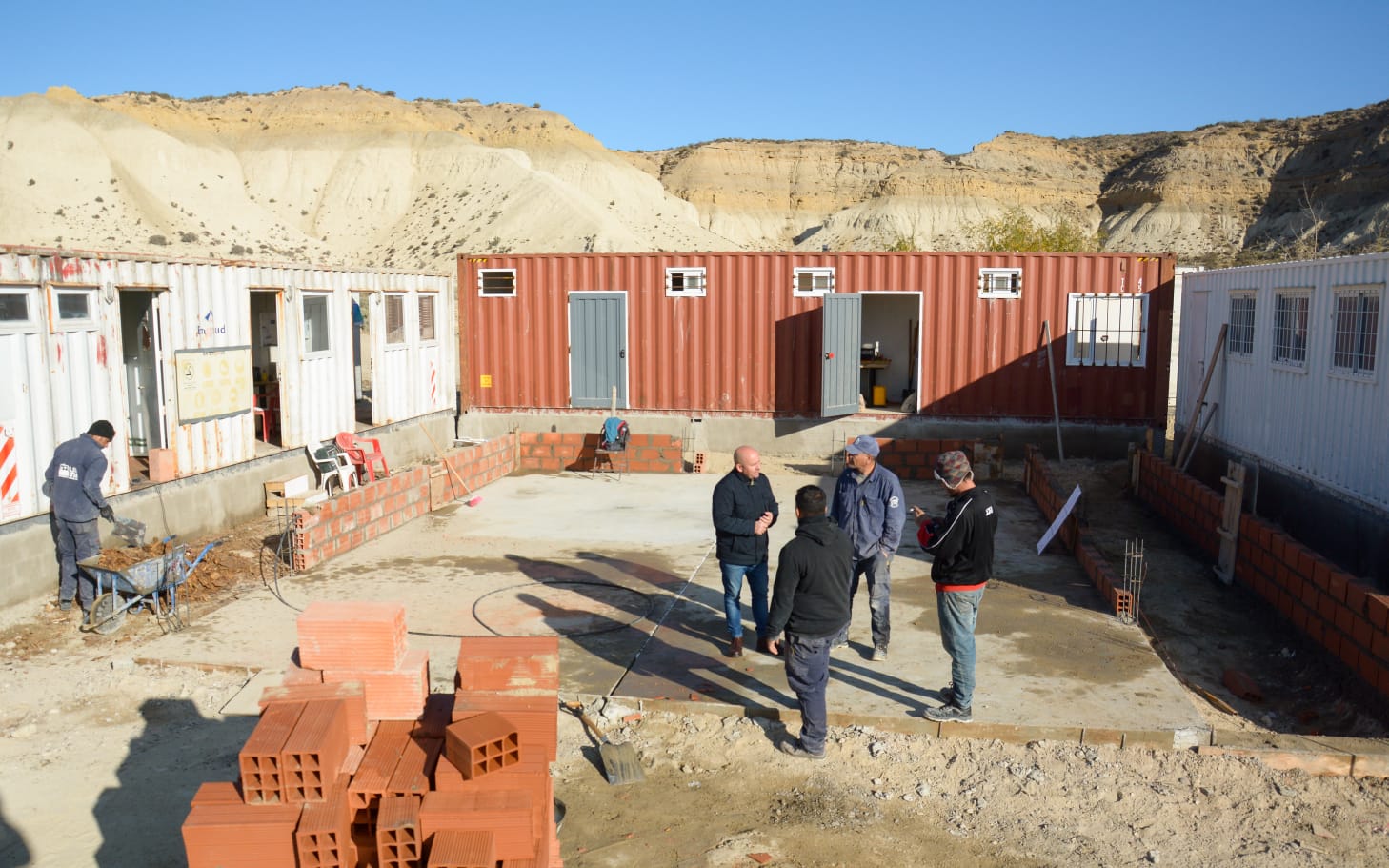 EL INTENDENTE RECORRIÓ LA OBRA DE EQUIPAMIENTO COMUNITARIO QUE SE ESTÁ EJECUTANDO EN EL BARRIO PRESIDENTE PERÓN