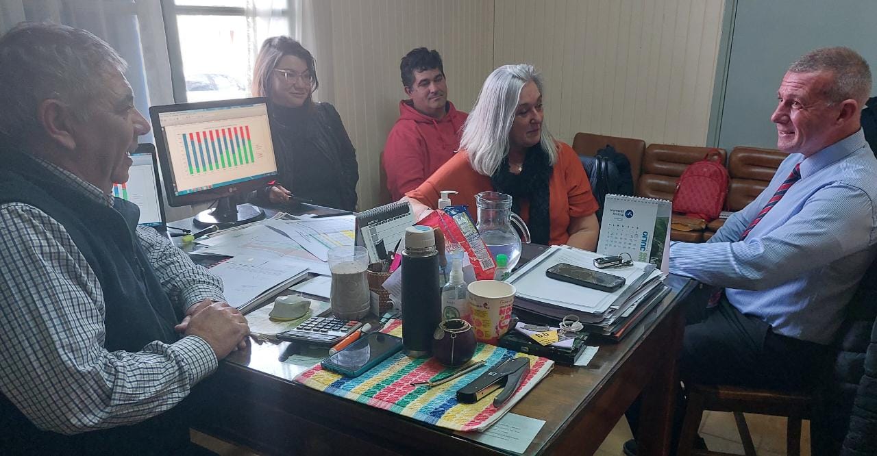 LA SENADORA TERENZI SE REUNIÓ CON EL TRIBUNAL DE CUENTAS POR RENDICIONES DE LA COMPAÑÍA DE RIEGO