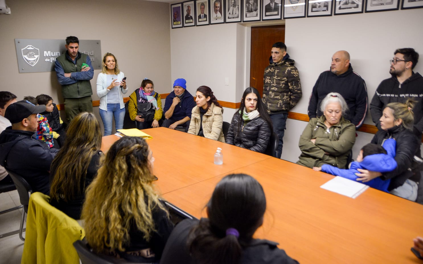 EL INTENDENTE RECIBIÓ A UN GRUPO DE VECINOS QUE DENUNCIARON HABER SIDO ENGAÑADOS PARA CONFORMAR UNA ASOCIACIÓN CIVIL Y TEMEN SER UTILIZADOS PARA FUTURAS ESTAFAS