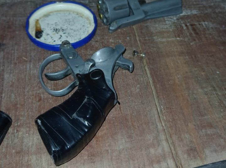 ARMAS DE FUEGO Y DROGA