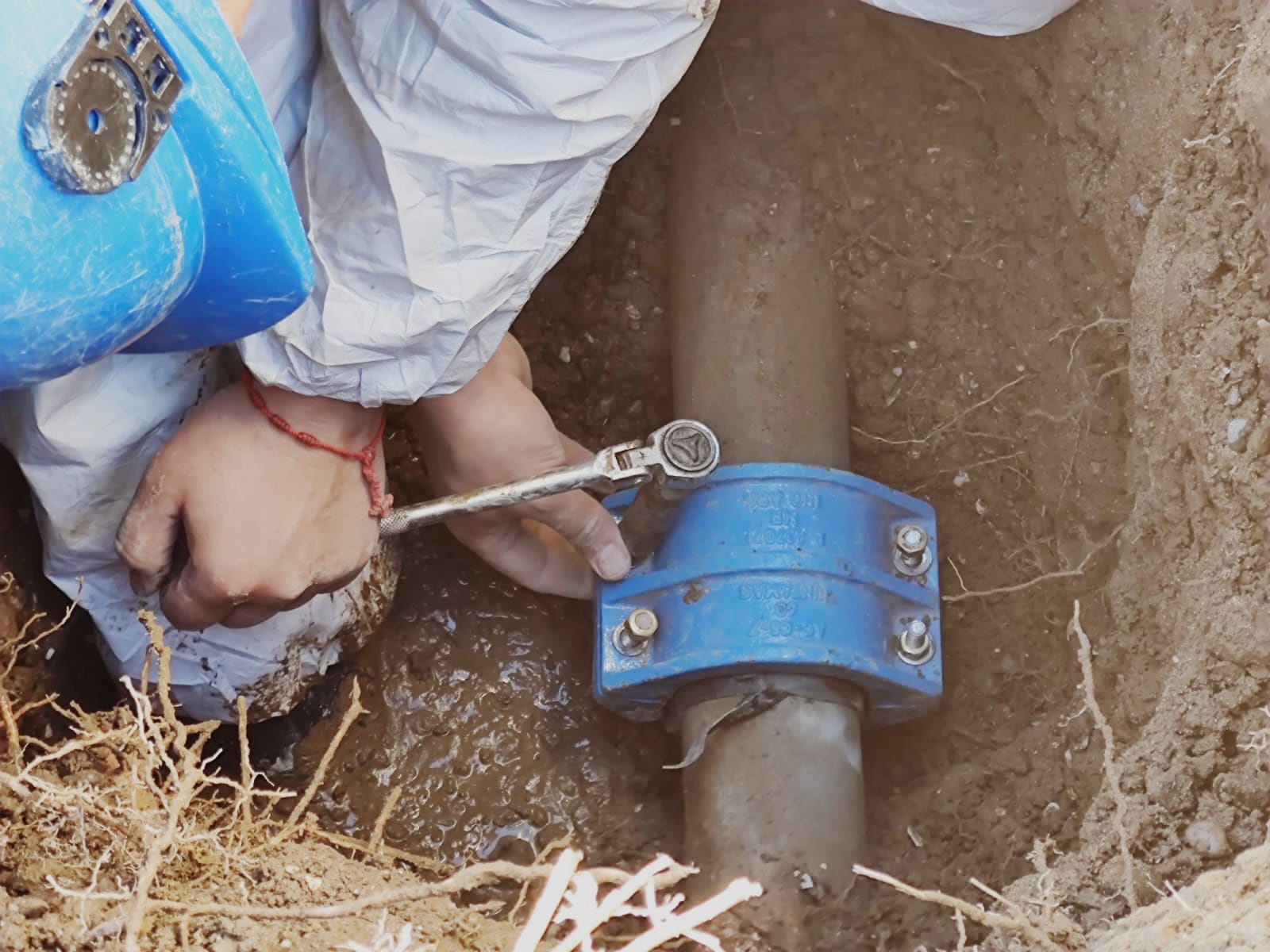 ROTURA SOBRE RED DE AGUA POTABLE EN ZONA SUR