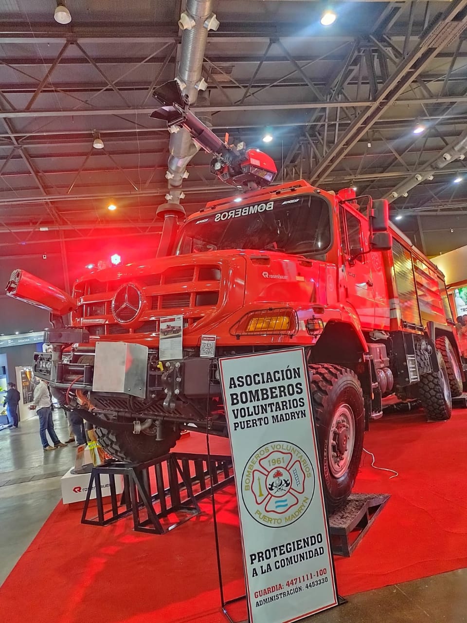 LLEGÓ A MADRYN EL NUEVO AUTOBOMBA ZETROS DE LOS BOMBEROS