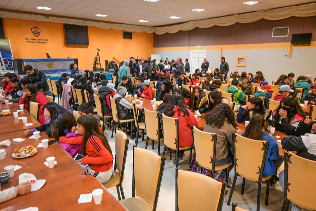 ESTUDIANTES DE TRELEW REALIZARON UNA RECORRIDA MALVINERA EN MADRYN