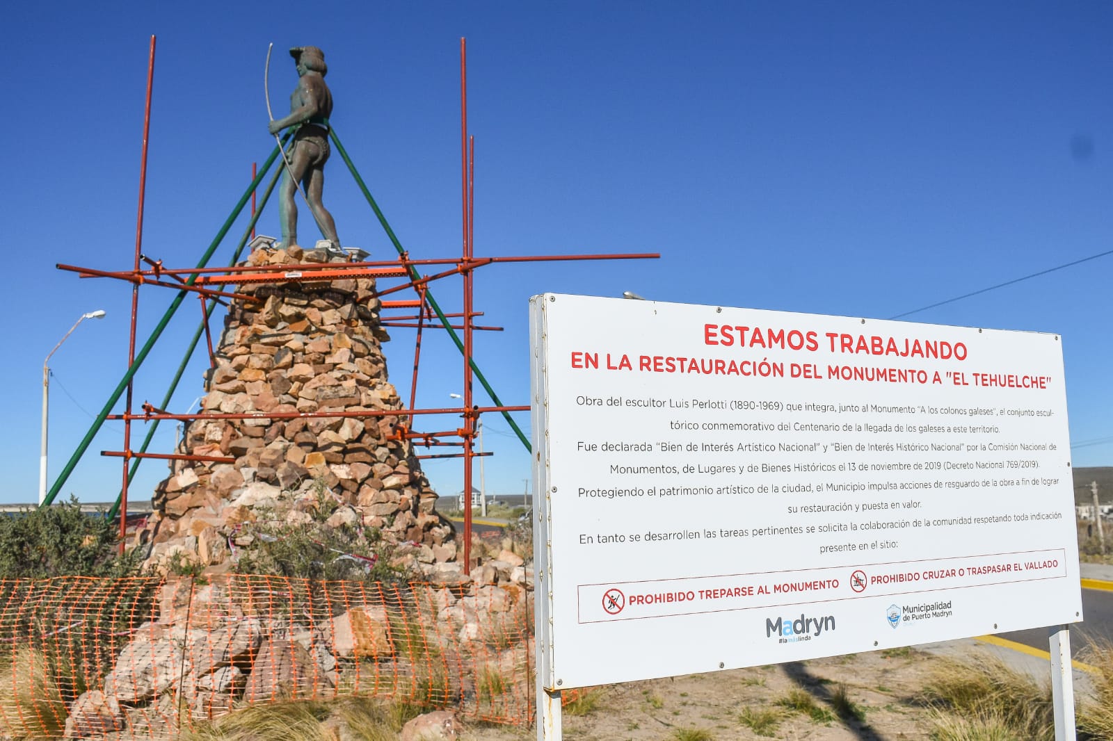 COMENZARON LOS TRABAJOS EN EL MONUMENTO “EL TEHUELCHE“