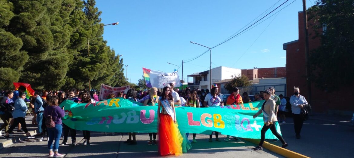 CONVOCAN A ARTISTAS Y FERIANTES CHUBUTENSES PARA LA MARCHA PROVINCIAL DEL ORGULLO LGBTIQ+