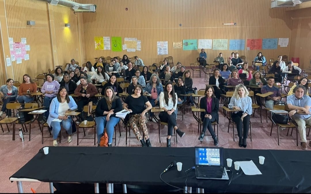 REALIZARON CAPACITACIÓN SOBRE CONSUMOS PROBLEMÁTICOS DE SUSTANCIAS EN ÁMBITOS ESCOLARES