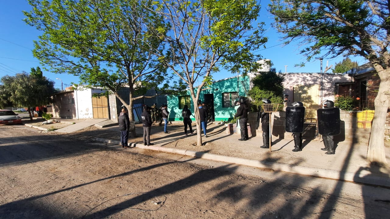 ALLANAMIENTOS POR ROBO AGRAVADO, ATENTADO Y RESISTENCIA A LA AUTORIDAD