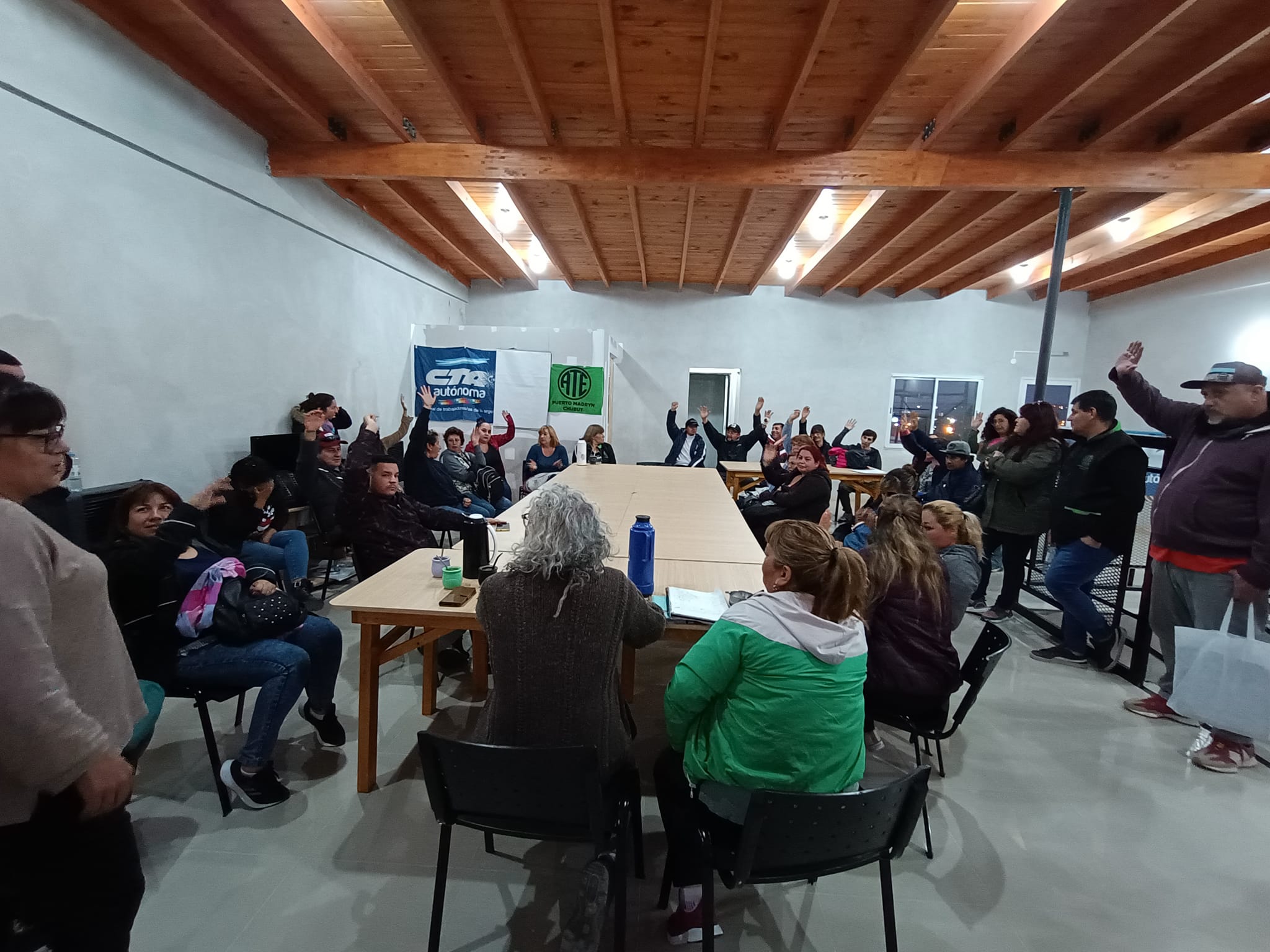 AUXILIARES DE LA EDUCACIÓN INICIAN PARO POR 24 HORAS