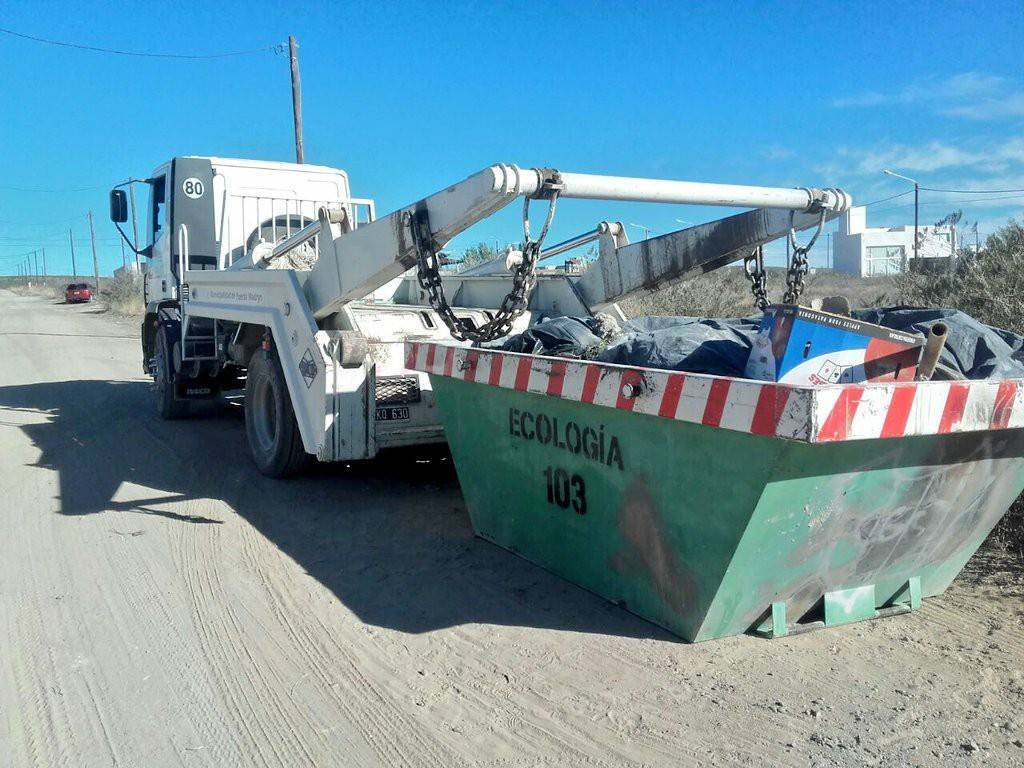 CONTINÚA LA CAMPAÑA DE LIMPIEZA EN LOS BARRIOS SAN MIGUEL Y LUIS PIEDRA BUENA