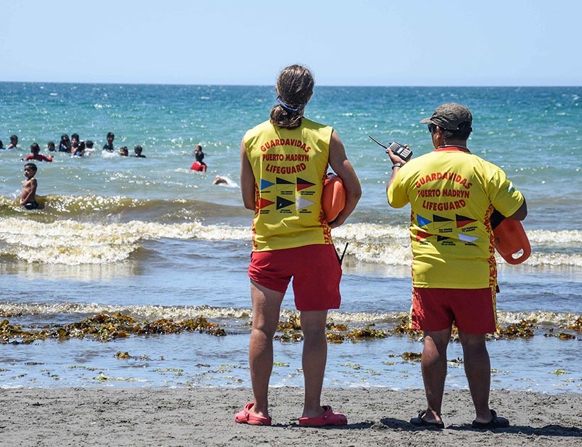 DESDE MAÑANA HABRÁ GUARDAVIDAS EN LA PLAYA DE MADRYN