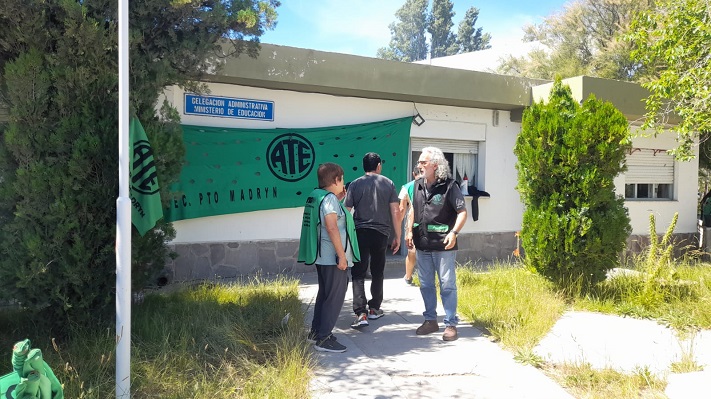 AUXILIARES DE LA EDUCACIÓN VUELVEN A PARAR