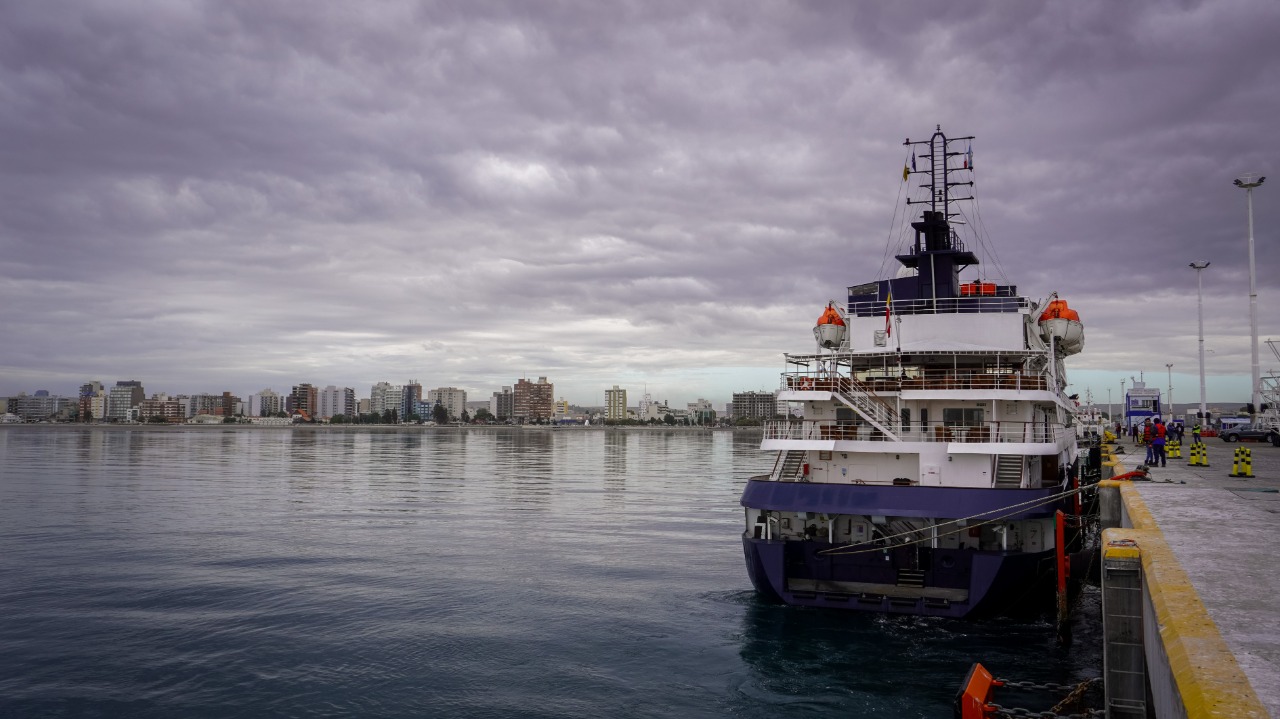 ARRIBÓ A PUERTO MADRYN EL BUQUE ISLAND SKY