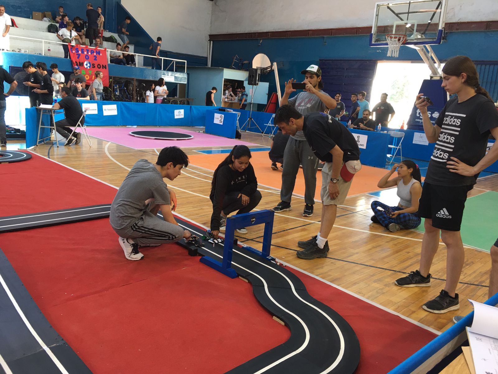 ALUMNOS DE LA ESCUELA N° 703 CONSIGUIERON EL SEGUNDO LUGAR EN LA COMPETENCIA INTERNACIONAL DE ROBÓTICA