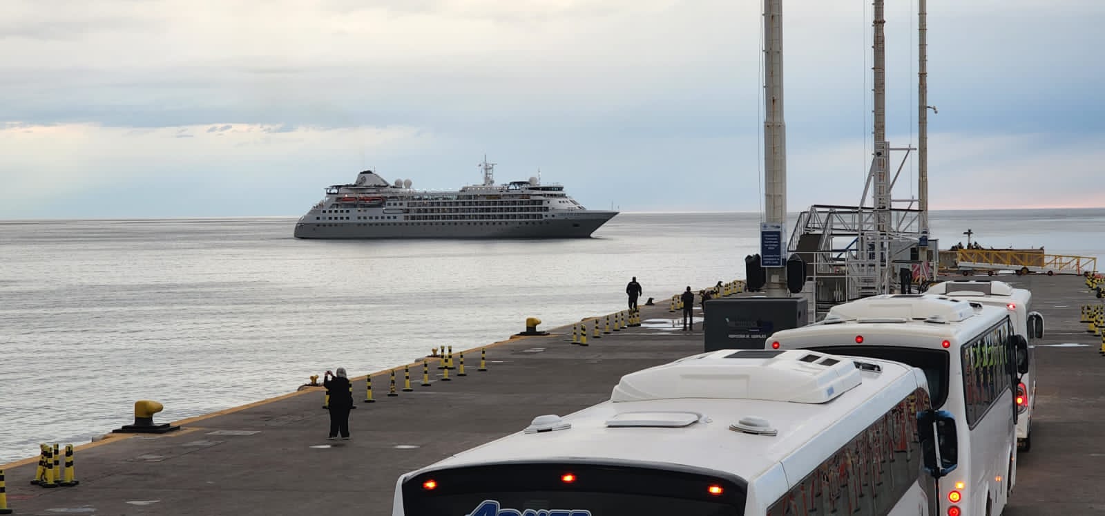 TEMPORADA DE CRUCEROS: AMARRÓ EL SILVER CLOUD