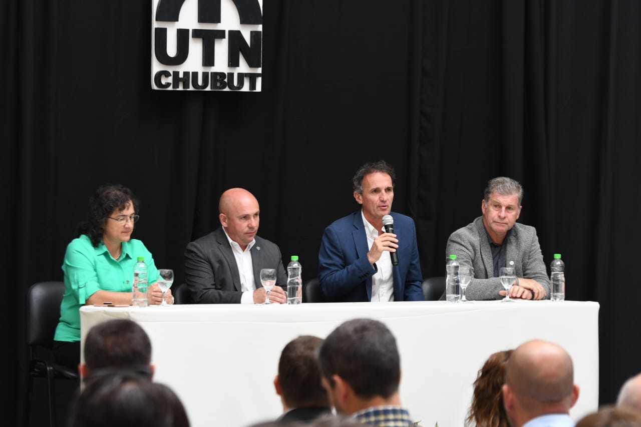 KATOPODIS DEJÓ INAUGURADO EL NUEVO PABELLÓN DE AULAS Y LABORATORIOS DE LA UTN CHUBUT