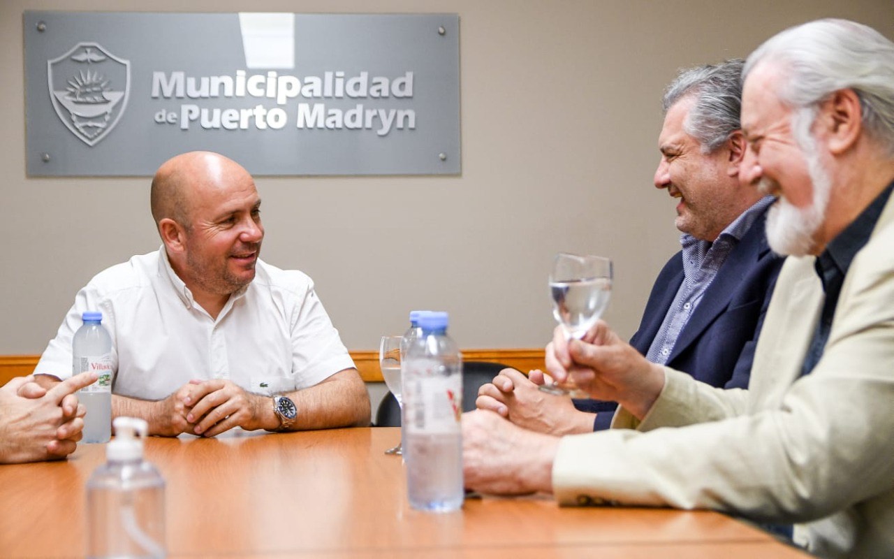 SASTRE RECIBIÓ A REPRESENTANTES DE UNA FIRMA QUE BUSCA CONCRETAR UN PROYECTO DE PRODUCCIÓN OLIVINÍCOLA EN LA REGIÓN