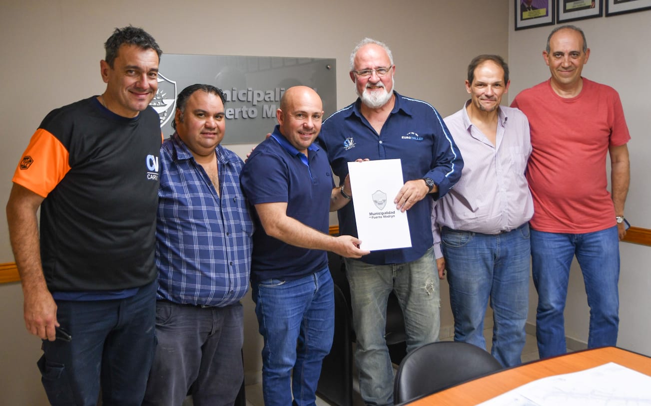 SASTRE ENTREGÓ LA ADJUDICACIÓN DE TIERRAS AL AUTOMOTO CLUB DE PUERTO MADRYN