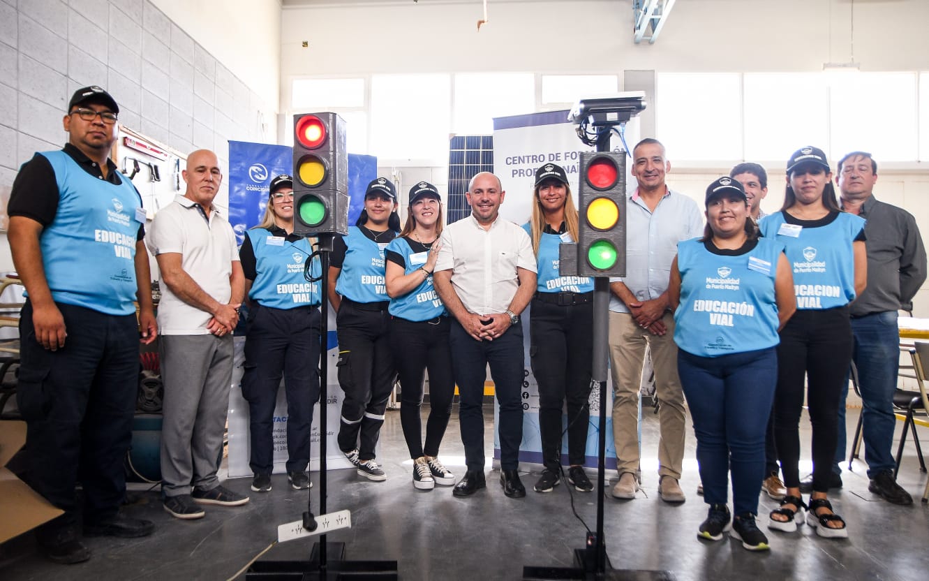 ENTREGA DE INSUMOS PARA EL CIRCUITO MÓVIL DE APRENDIZAJE INFANTIL