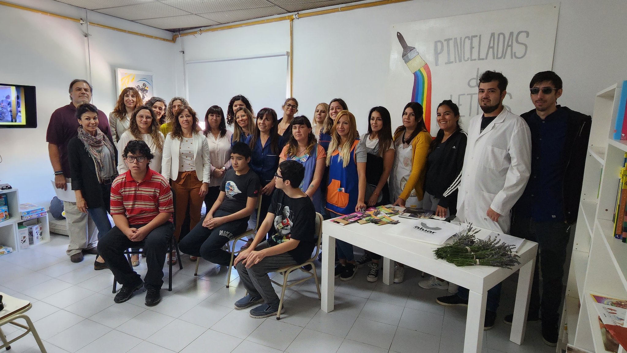LA ESCUELA N°528 INAUGURÓ SU BIBLIOTECA “PINCELADAS DE LETRAS”