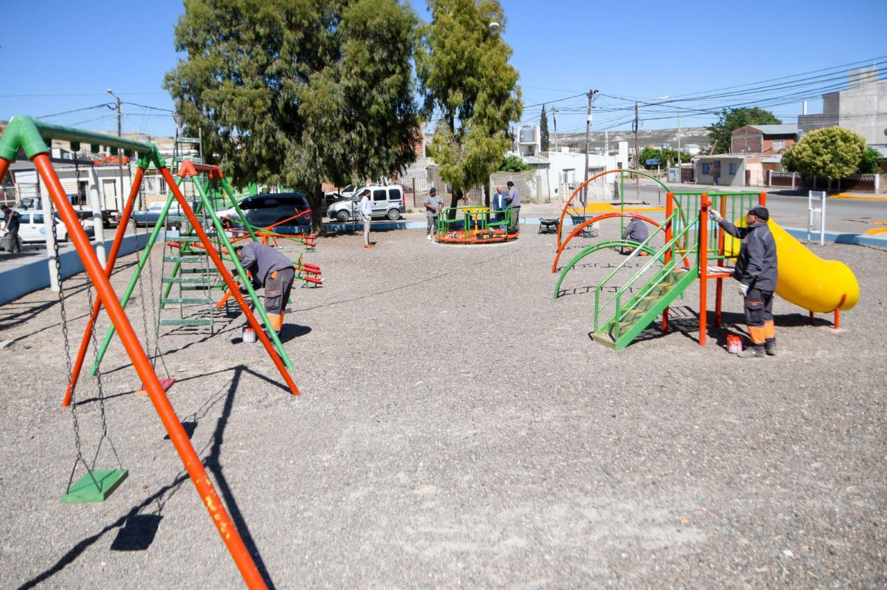 El Intendente recorrió los trabajos que se realizaron para concretar la puesta en valor de la plaza del barrio San Miguel