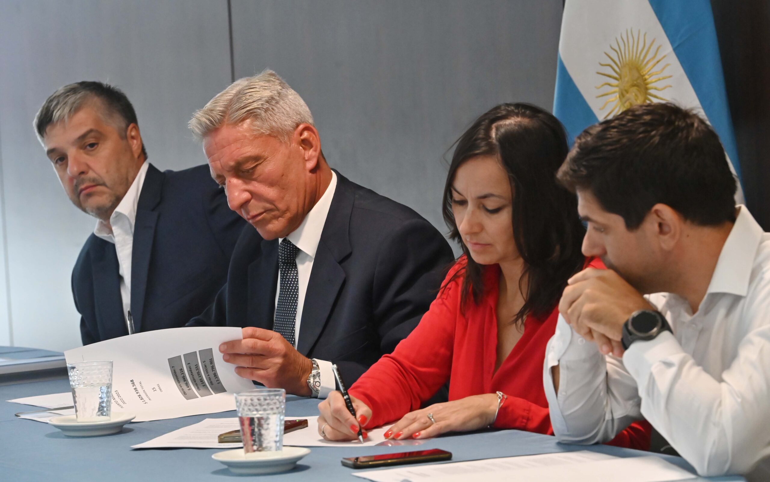 Arcioni encabezó la licitación para construir un nuevo tramo del acueducto de circunvalación en Puerto Madryn