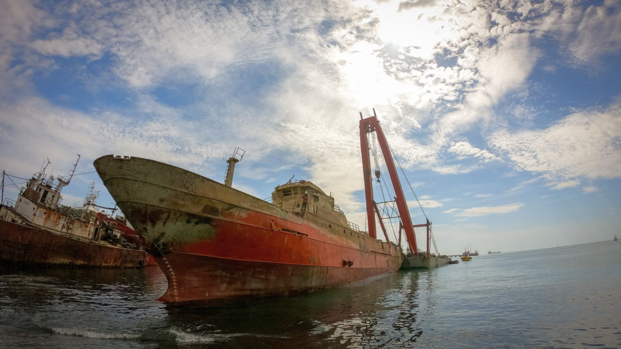SE CONCRETÓ CON ÉXITO LA VARADURA DEL PESCARGEN IV