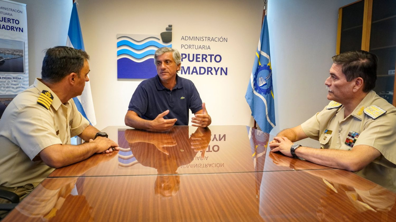 ENRIQUE CALVO RECIBIÓ AL FLAMANTE DIRECTOR DE REGIÓN SUR DE LA PREFECTURA NAVAL ARGENTINA