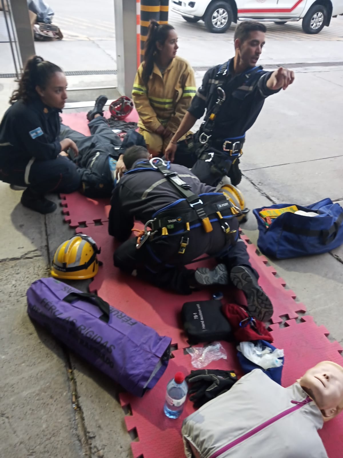 NUEVA PRÁCTICA DE LA BRIGADA DE RESCATE CON CUERDAS
